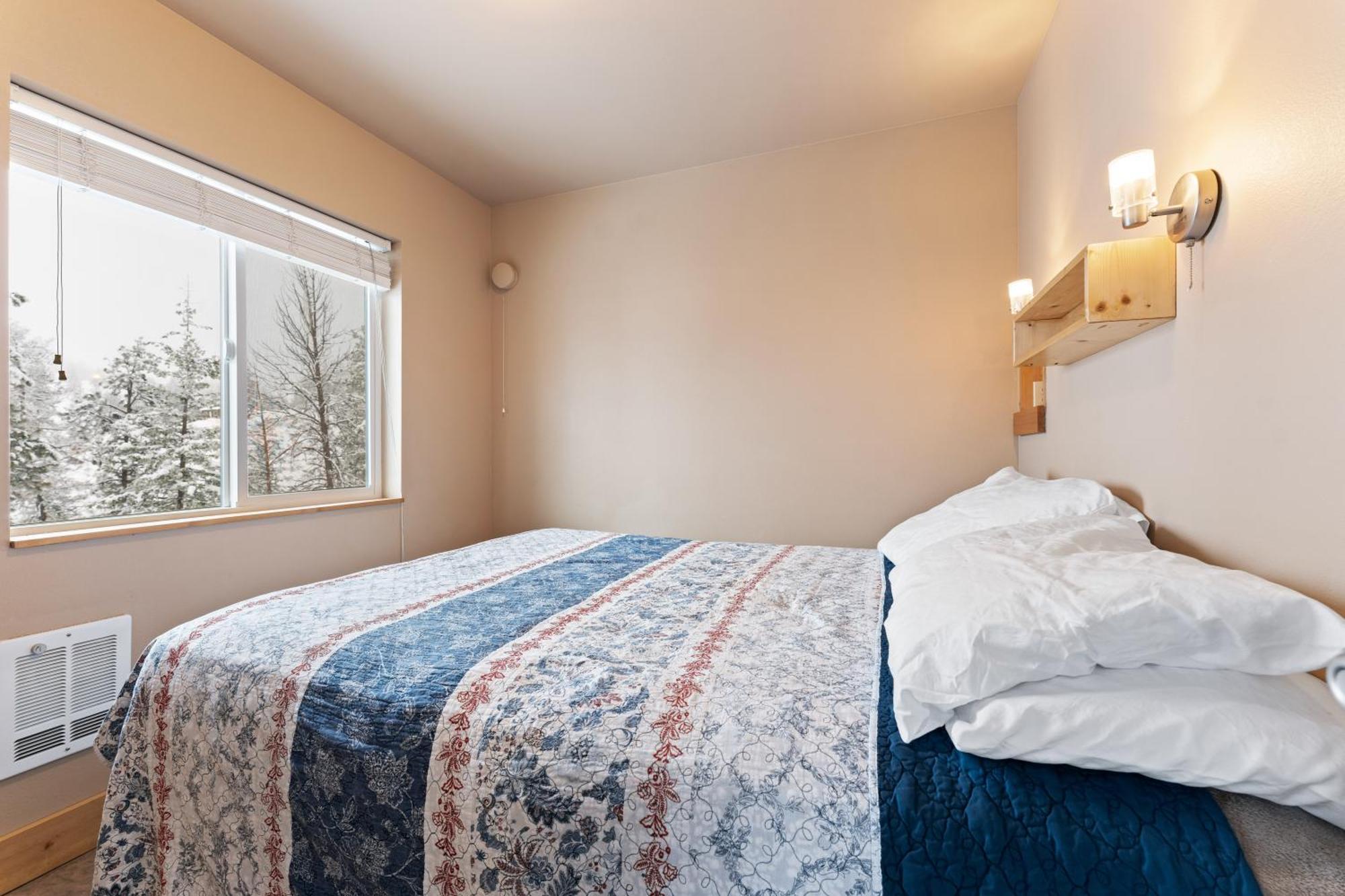 Echo Valley Resort + Cabins Manson Exterior photo
